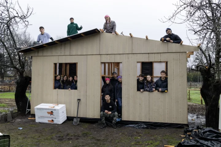 Más de 200 estudiantes de la UDD participaron en voluntariados de invierno en comunas del Biobío y Maule
