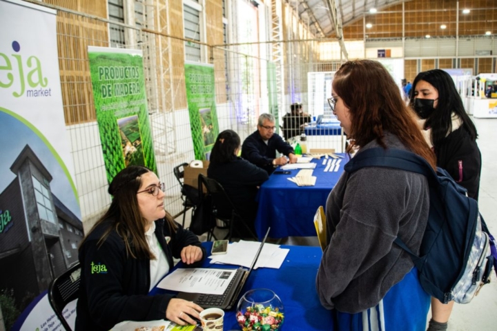 1.965 puestos de trabajo estarán hoy disponibles en Feria Laboral de Valdivia