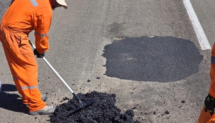 MOP ejecuta trabajos de bacheo en la Ruta C-17 entre Copiapó y Diego de Almagro