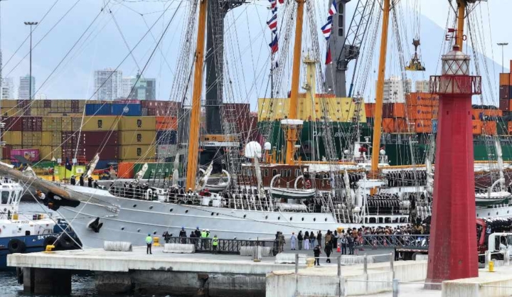 Buque Escuela Esmeralda arriba a Iquique y abrirá sus puertas al público hasta el 19 de septiembre