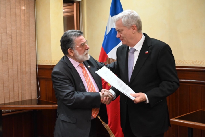 Gobernador de Los Ríos pide al Gobierno avanzar en soluciones para Morrompulli y proyectos regionales