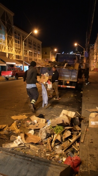 Retiran cerca de tres toneladas de residuos en entorno del Mercado Cardonal de Valparaíso