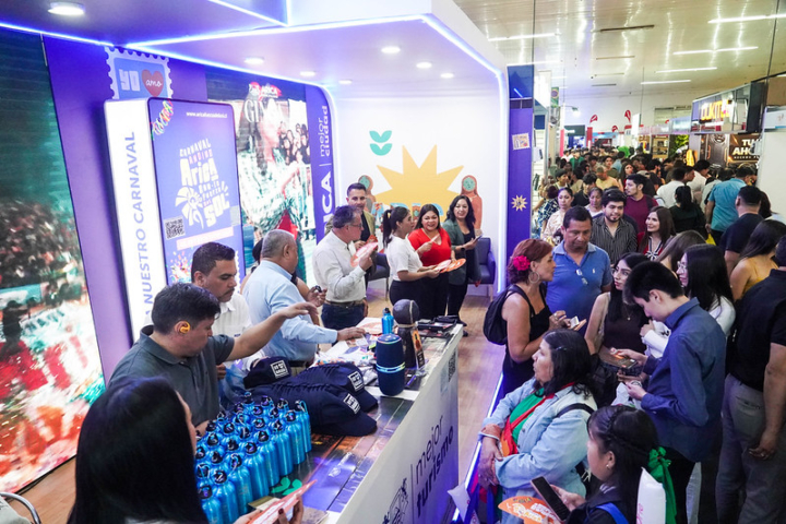 Arica promociona sus atractivos turísticos en Bolivia durante Expocruz 2026
