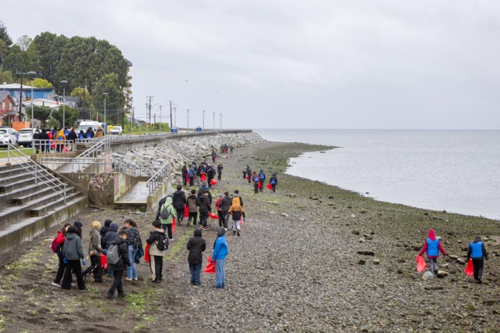 Puerto Montt recolecta cerca de 7 toneladas de desperdicios en jornadas de limpieza del borde costero