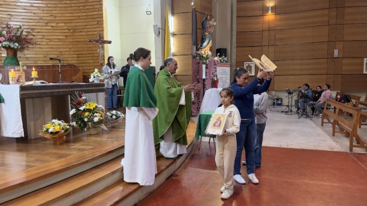 Mes de la Familia comienza en Linares con llamado a fortalecer el amor, el diálogo y la oración en los hogares