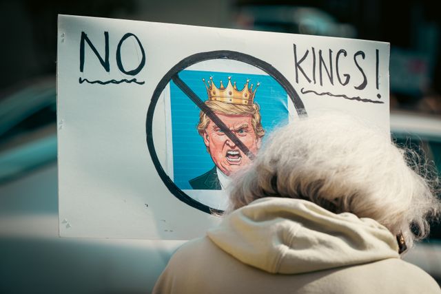 Previo a elecciones legislativas: Crece el rechazo a Trump entre votantes hispanos
